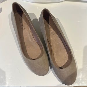 Madewell low suede heels, size 9 NWOT